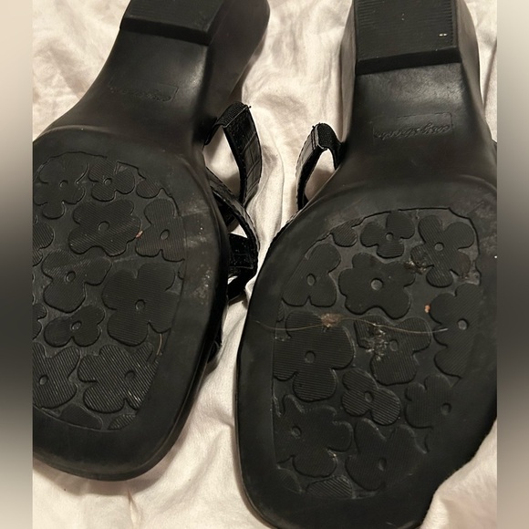 Black slip on sandals - Picture 5 of 5